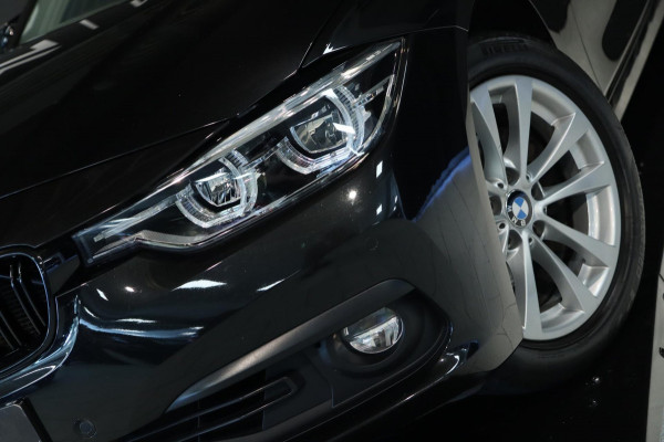 BMW 3 Serie Touring 318i Sportline / PANODAK / LED / PDC V+A / NAVI