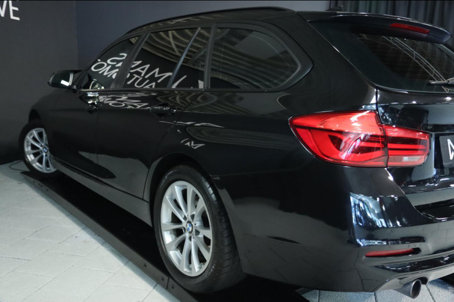 BMW 3 Serie Touring 318i Sportline / PANODAK / LED / PDC V+A / NAVI