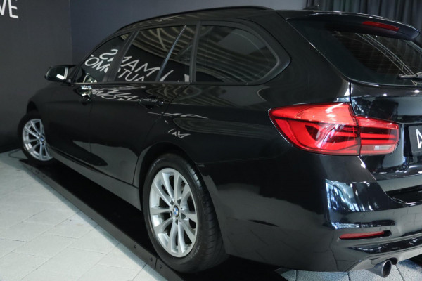 BMW 3 Serie Touring 318i Sportline / PANODAK / LED / PDC V+A / NAVI