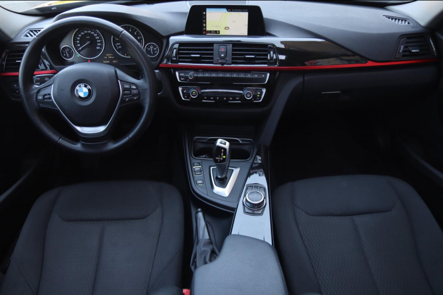 BMW 3 Serie Touring 318i Sportline / PANODAK / LED / PDC V+A / NAVI