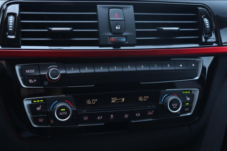 BMW 3 Serie Touring 318i Sportline / PANODAK / LED / PDC V+A / NAVI