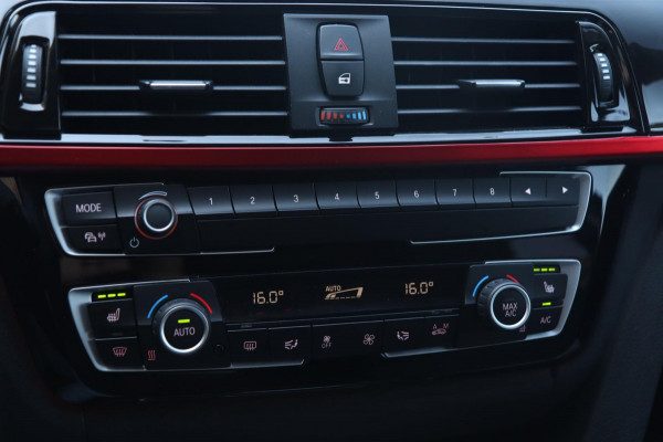 BMW 3 Serie Touring 318i Sportline / PANODAK / LED / PDC V+A / NAVI