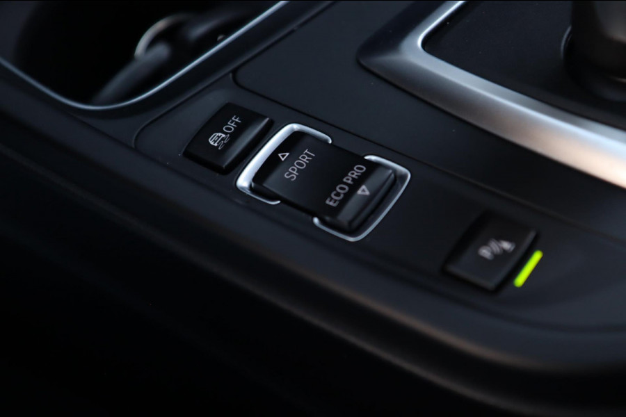 BMW 3 Serie Touring 318i Sportline / PANODAK / LED / PDC V+A / NAVI