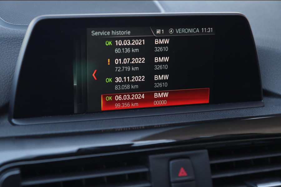 BMW 3 Serie Touring 318i Sportline / PANODAK / LED / PDC V+A / NAVI