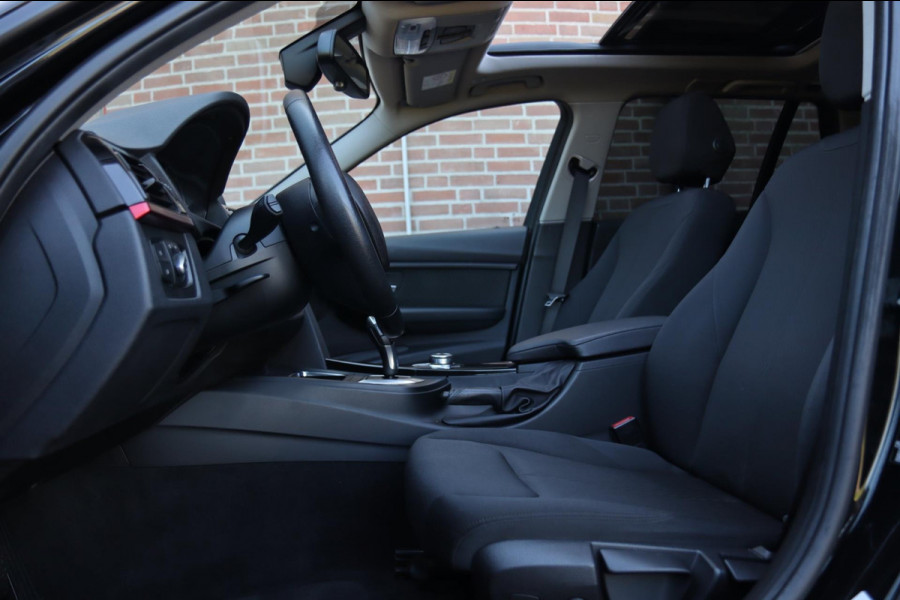 BMW 3 Serie Touring 318i Sportline / PANODAK / LED / PDC V+A / NAVI