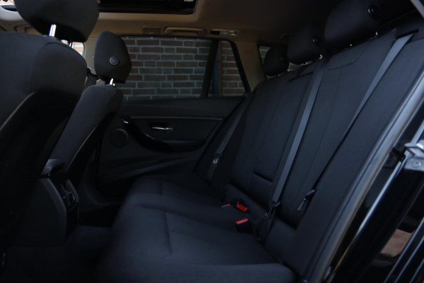 BMW 3 Serie Touring 318i Sportline / PANODAK / LED / PDC V+A / NAVI