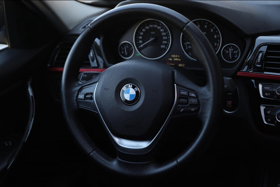 BMW 3 Serie Touring 318i Sportline / PANODAK / LED / PDC V+A / NAVI