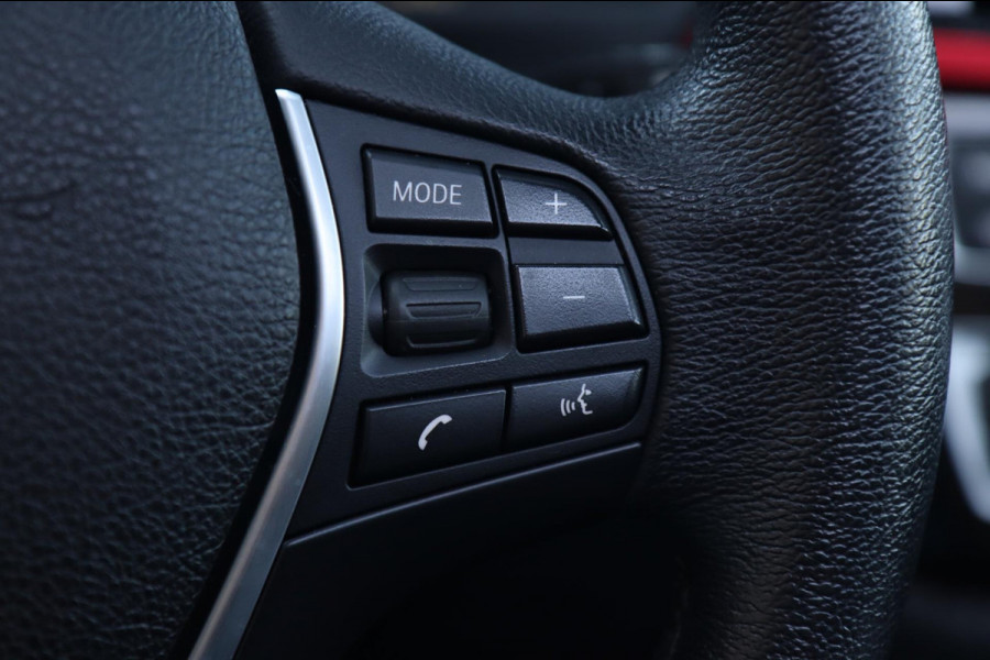 BMW 3 Serie Touring 318i Sportline / PANODAK / LED / PDC V+A / NAVI