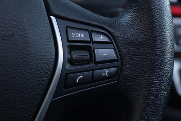 BMW 3 Serie Touring 318i Sportline / PANODAK / LED / PDC V+A / NAVI