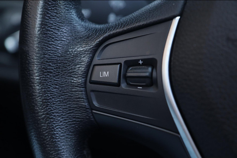 BMW 3 Serie Touring 318i Sportline / PANODAK / LED / PDC V+A / NAVI