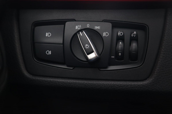 BMW 3 Serie Touring 318i Sportline / PANODAK / LED / PDC V+A / NAVI