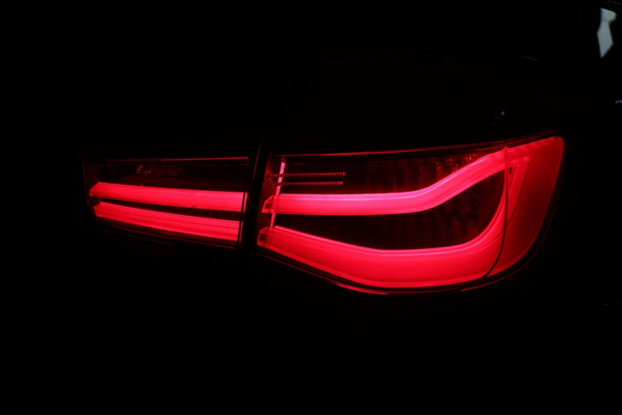 BMW 3 Serie Touring 318i Sportline / PANODAK / LED / PDC V+A / NAVI