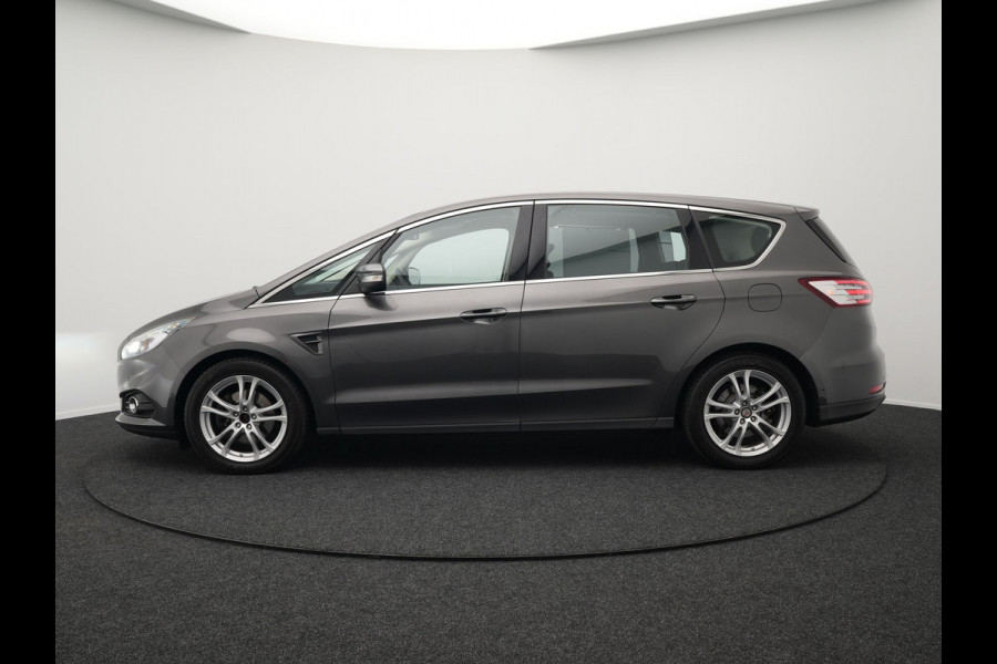 Ford S-Max 2.0 Titanium Automaat 7-Persoons 240pk | Trekhaak Afneembaar |  Panodak | Navigatie | Carplay | Sfeerverlichting | DAB | Camera | Cruise Control | Elektrische Achterklep |