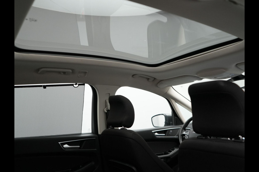 Ford S-Max 2.0 Titanium Automaat 7-Persoons 240pk | Trekhaak Afneembaar |  Panodak | Navigatie | Carplay | Sfeerverlichting | DAB | Camera | Cruise Control | Elektrische Achterklep |