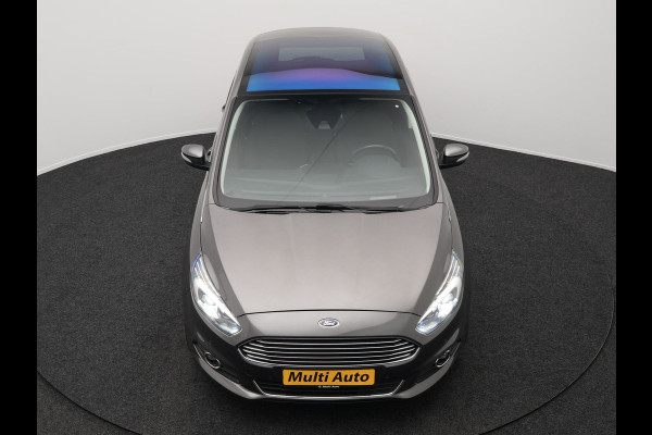 Ford S-Max 2.0 Titanium Automaat 7-Persoons 240pk | Trekhaak Afneembaar |  Panodak | Navigatie | Carplay | Sfeerverlichting | DAB | Camera | Cruise Control | Elektrische Achterklep |