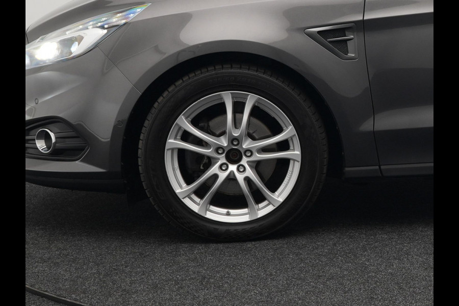 Ford S-Max 2.0 Titanium Automaat 7-Persoons 240pk | Trekhaak Afneembaar |  Panodak | Navigatie | Carplay | Sfeerverlichting | DAB | Camera | Cruise Control | Elektrische Achterklep |
