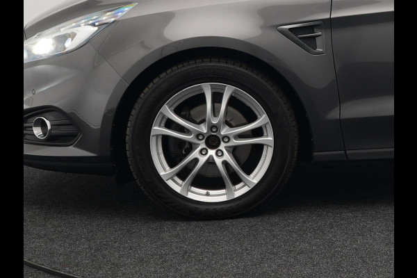 Ford S-Max 2.0 Titanium Automaat 7-Persoons 240pk | Trekhaak Afneembaar |  Panodak | Navigatie | Carplay | Sfeerverlichting | DAB | Camera | Cruise Control | Elektrische Achterklep |