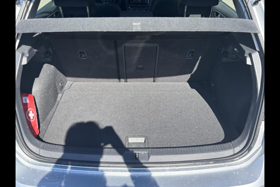 Volkswagen e-Golf e-Golf STOELVERWARMING | KEYLESS | RIJKLAAR INCL. 12 MND. BOVAGGARANTIE