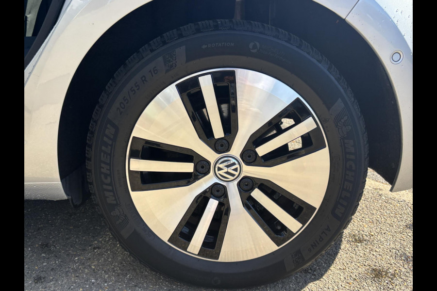 Volkswagen e-Golf e-Golf STOELVERWARMING | KEYLESS | RIJKLAAR INCL. 12 MND. BOVAGGARANTIE