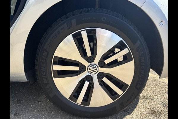 Volkswagen e-Golf e-Golf STOELVERWARMING | KEYLESS | RIJKLAAR INCL. 12 MND. BOVAGGARANTIE