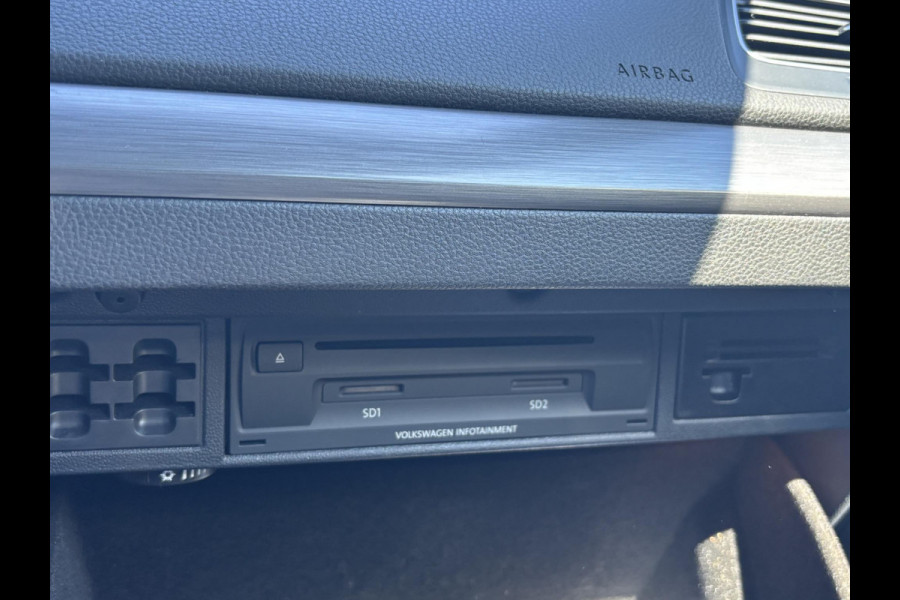 Volkswagen e-Golf e-Golf STOELVERWARMING | KEYLESS | RIJKLAAR INCL. 12 MND. BOVAGGARANTIE