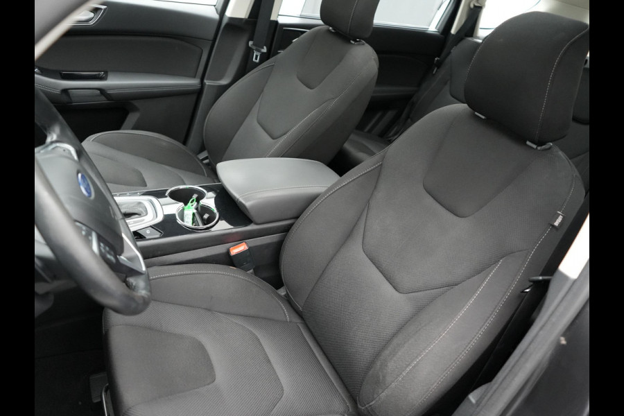 Ford S-Max 2.0 Titanium Automaat 7-Persoons 240pk | Trekhaak Afneembaar |  Panodak | Navigatie | Carplay | Sfeerverlichting | DAB | Camera | Cruise Control | Elektrische Achterklep |