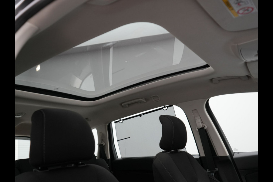 Ford S-Max 2.0 Titanium Automaat 7-Persoons 240pk | Trekhaak Afneembaar |  Panodak | Navigatie | Carplay | Sfeerverlichting | DAB | Camera | Cruise Control | Elektrische Achterklep |