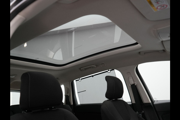 Ford S-Max 2.0 Titanium Automaat 7-Persoons 240pk | Trekhaak Afneembaar |  Panodak | Navigatie | Carplay | Sfeerverlichting | DAB | Camera | Cruise Control | Elektrische Achterklep |