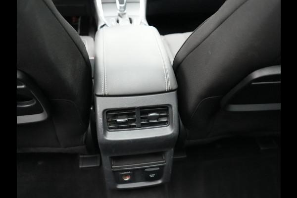 Ford S-Max 2.0 Titanium Automaat 7-Persoons 240pk | Trekhaak Afneembaar |  Panodak | Navigatie | Carplay | Sfeerverlichting | DAB | Camera | Cruise Control | Elektrische Achterklep |