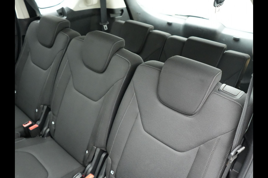 Ford S-Max 2.0 Titanium Automaat 7-Persoons 240pk | Trekhaak Afneembaar |  Panodak | Navigatie | Carplay | Sfeerverlichting | DAB | Camera | Cruise Control | Elektrische Achterklep |