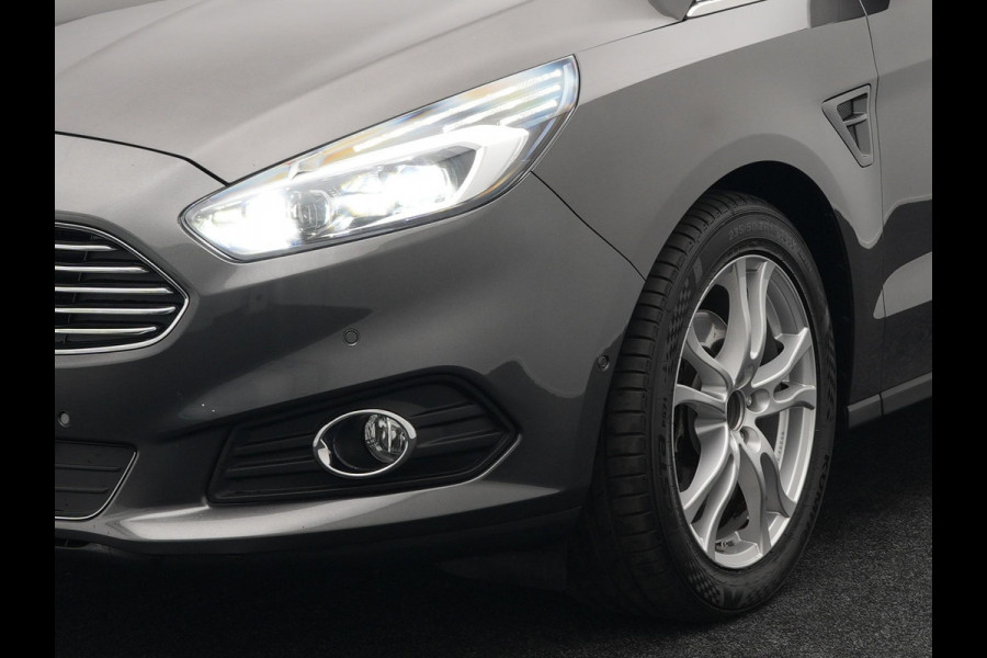 Ford S-Max 2.0 Titanium Automaat 7-Persoons 240pk | Trekhaak Afneembaar |  Panodak | Navigatie | Carplay | Sfeerverlichting | DAB | Camera | Cruise Control | Elektrische Achterklep |