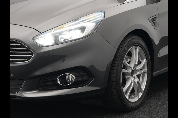 Ford S-Max 2.0 Titanium Automaat 7-Persoons 240pk | Trekhaak Afneembaar |  Panodak | Navigatie | Carplay | Sfeerverlichting | DAB | Camera | Cruise Control | Elektrische Achterklep |