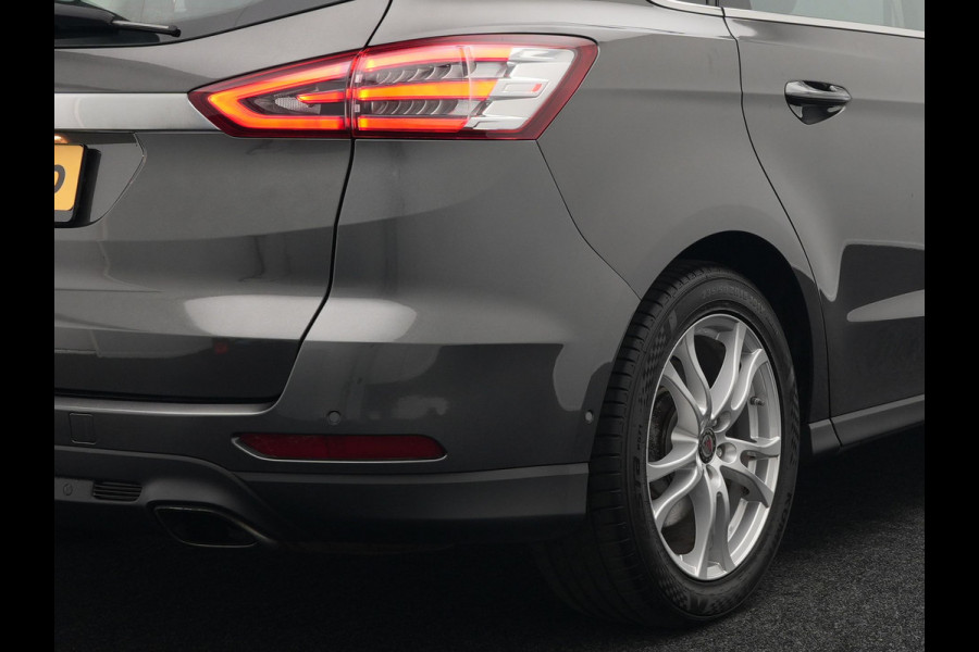 Ford S-Max 2.0 Titanium Automaat 7-Persoons 240pk | Trekhaak Afneembaar |  Panodak | Navigatie | Carplay | Sfeerverlichting | DAB | Camera | Cruise Control | Elektrische Achterklep |