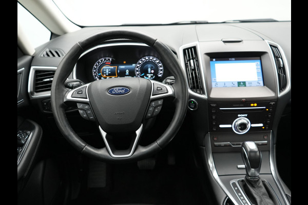 Ford S-Max 2.0 Titanium Automaat 7-Persoons 240pk | Trekhaak Afneembaar |  Panodak | Navigatie | Carplay | Sfeerverlichting | DAB | Camera | Cruise Control | Elektrische Achterklep |