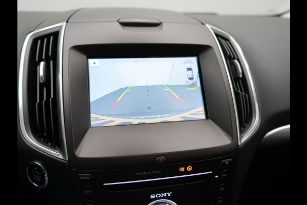 Ford S-Max 2.0 Titanium Automaat 7-Persoons 240pk | Trekhaak Afneembaar |  Panodak | Navigatie | Carplay | Sfeerverlichting | DAB | Camera | Cruise Control | Elektrische Achterklep |