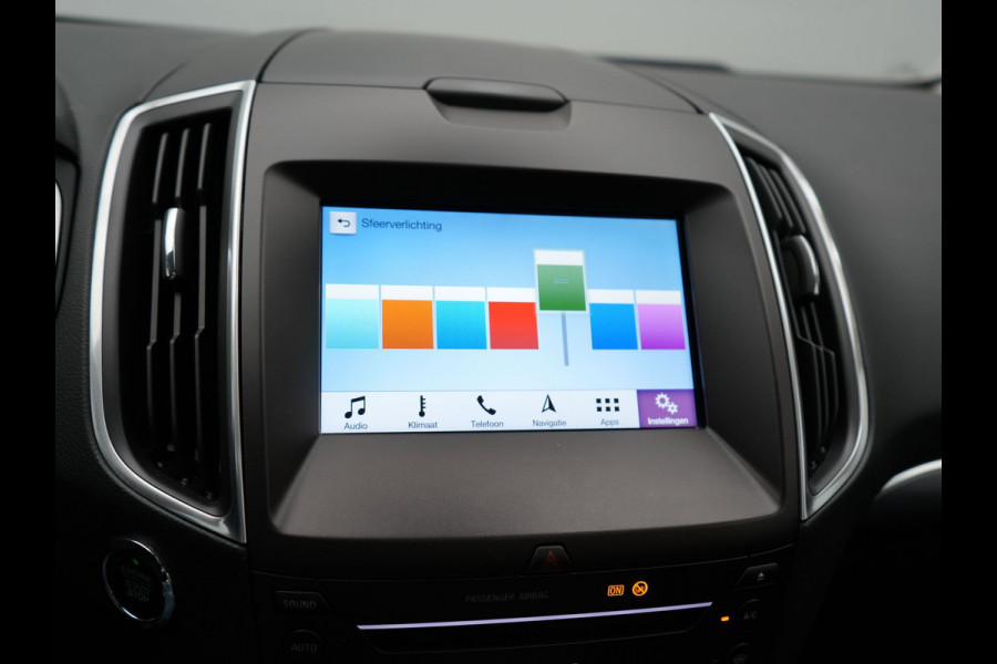 Ford S-Max 2.0 Titanium Automaat 7-Persoons 240pk | Trekhaak Afneembaar |  Panodak | Navigatie | Carplay | Sfeerverlichting | DAB | Camera | Cruise Control | Elektrische Achterklep |