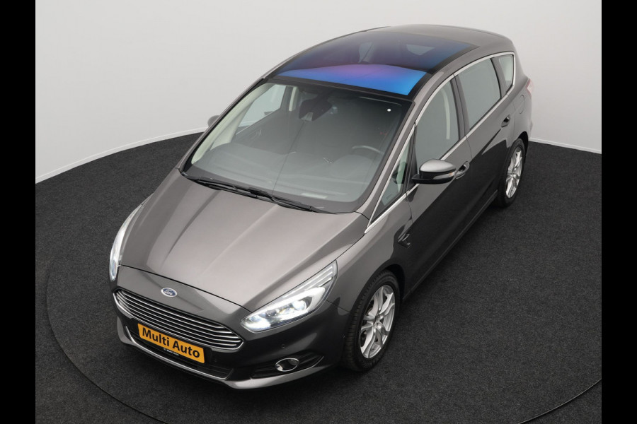 Ford S-Max 2.0 Titanium Automaat 7-Persoons 240pk | Trekhaak Afneembaar |  Panodak | Navigatie | Carplay | Sfeerverlichting | DAB | Camera | Cruise Control | Elektrische Achterklep |