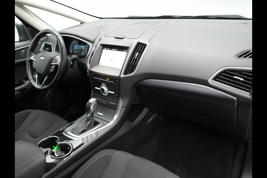 Ford S-Max 2.0 Titanium Automaat 7-Persoons 240pk | Trekhaak Afneembaar |  Panodak | Navigatie | Carplay | Sfeerverlichting | DAB | Camera | Cruise Control | Elektrische Achterklep |