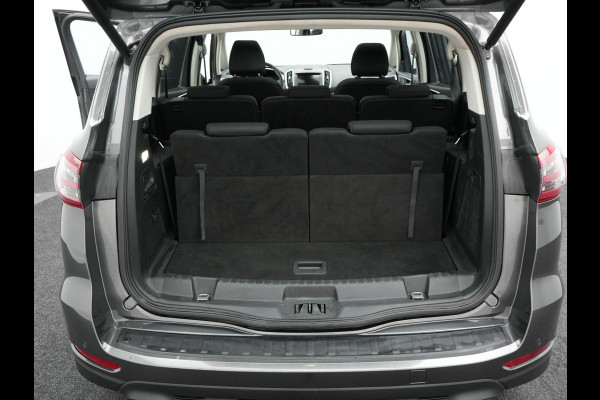 Ford S-Max 2.0 Titanium Automaat 7-Persoons 240pk | Trekhaak Afneembaar |  Panodak | Navigatie | Carplay | Sfeerverlichting | DAB | Camera | Cruise Control | Elektrische Achterklep |