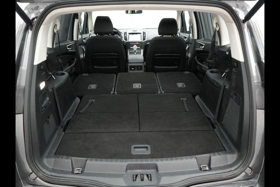 Ford S-Max 2.0 Titanium Automaat 7-Persoons 240pk | Trekhaak Afneembaar |  Panodak | Navigatie | Carplay | Sfeerverlichting | DAB | Camera | Cruise Control | Elektrische Achterklep |