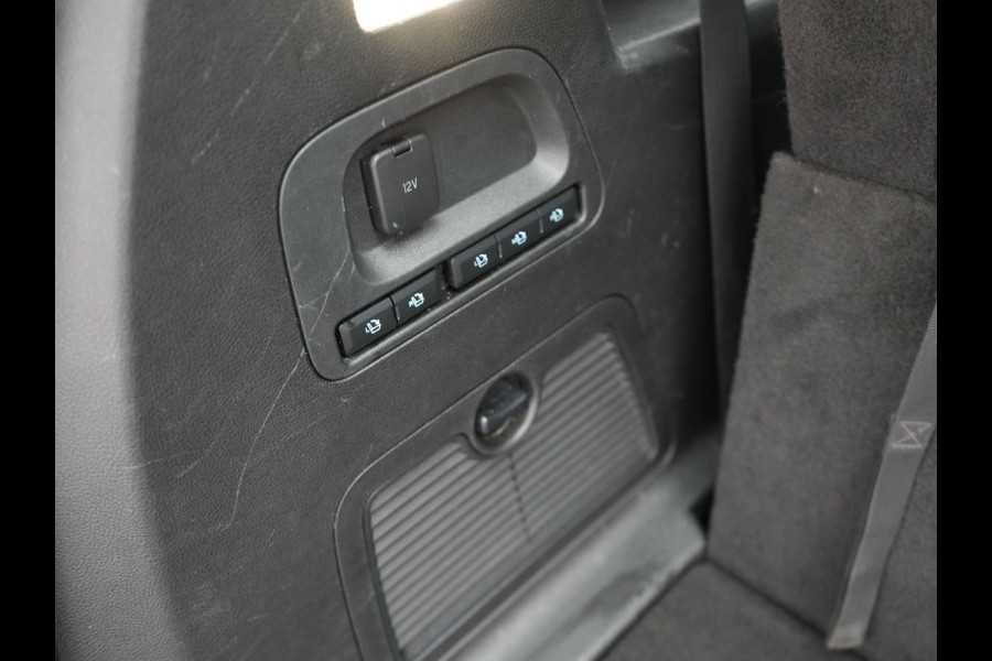 Ford S-Max 2.0 Titanium Automaat 7-Persoons 240pk | Trekhaak Afneembaar |  Panodak | Navigatie | Carplay | Sfeerverlichting | DAB | Camera | Cruise Control | Elektrische Achterklep |