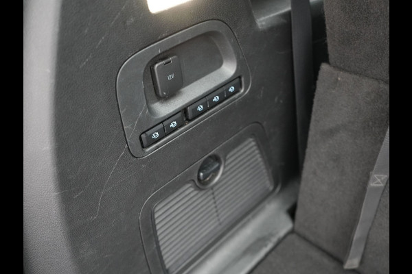 Ford S-Max 2.0 Titanium Automaat 7-Persoons 240pk | Trekhaak Afneembaar |  Panodak | Navigatie | Carplay | Sfeerverlichting | DAB | Camera | Cruise Control | Elektrische Achterklep |