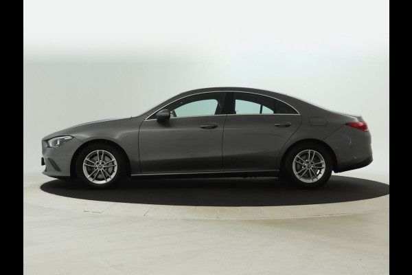 Mercedes-Benz CLA-Klasse 200 Business Solution | Led Koplampen | Spiegelpakket | Achteruitrijcamera | Stoelverwarming voor | Inclusief 24 maanden Mercedes-Benz Certified garantie voor Europa.