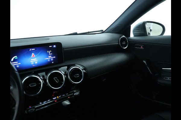 Mercedes-Benz CLA-Klasse 200 Business Solution | Led Koplampen | Spiegelpakket | Achteruitrijcamera | Stoelverwarming voor | Inclusief 24 maanden Mercedes-Benz Certified garantie voor Europa.