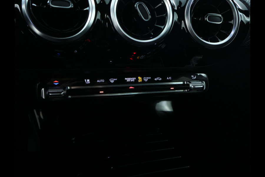 Mercedes-Benz CLA-Klasse 200 Business Solution | Led Koplampen | Spiegelpakket | Achteruitrijcamera | Stoelverwarming voor | Inclusief 24 maanden Mercedes-Benz Certified garantie voor Europa.
