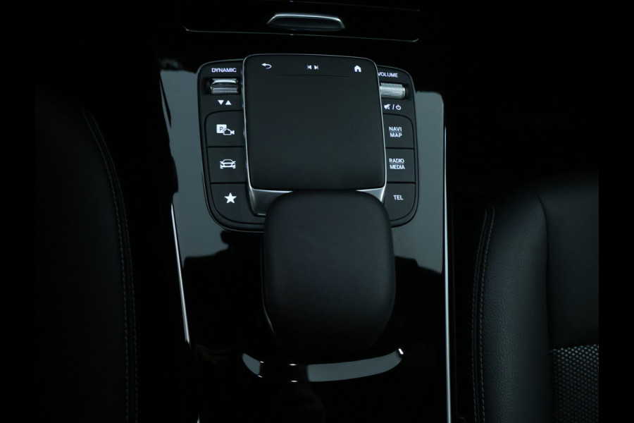 Mercedes-Benz CLA-Klasse 200 Business Solution | Led Koplampen | Spiegelpakket | Achteruitrijcamera | Stoelverwarming voor | Inclusief 24 maanden Mercedes-Benz Certified garantie voor Europa.