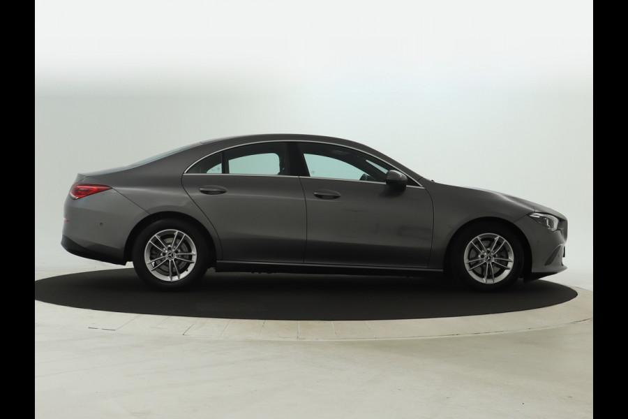 Mercedes-Benz CLA-Klasse 200 Business Solution | Led Koplampen | Spiegelpakket | Achteruitrijcamera | Stoelverwarming voor | Inclusief 24 maanden Mercedes-Benz Certified garantie voor Europa.