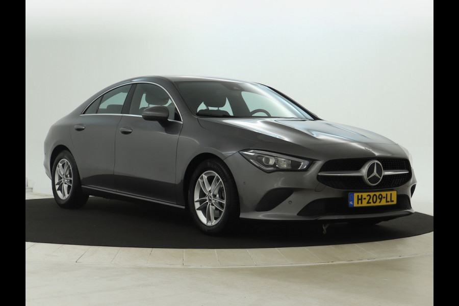 Mercedes-Benz CLA-Klasse 200 Business Solution | Led Koplampen | Spiegelpakket | Achteruitrijcamera | Stoelverwarming voor | Inclusief 24 maanden Mercedes-Benz Certified garantie voor Europa.