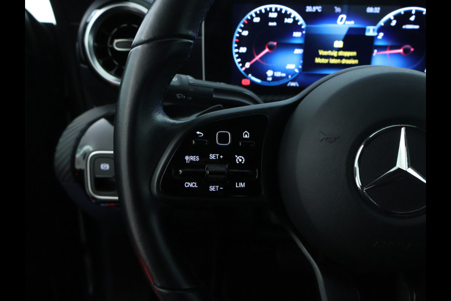 Mercedes-Benz CLA-Klasse 200 Business Solution | Led Koplampen | Spiegelpakket | Achteruitrijcamera | Stoelverwarming voor | Inclusief 24 maanden Mercedes-Benz Certified garantie voor Europa.