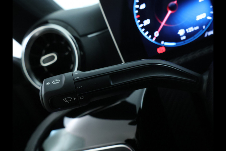 Mercedes-Benz CLA-Klasse 200 Business Solution | Led Koplampen | Spiegelpakket | Achteruitrijcamera | Stoelverwarming voor | Inclusief 24 maanden Mercedes-Benz Certified garantie voor Europa.